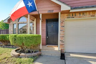 1707 Lakestone Ct, Garland, TX 75044 - Photo 2