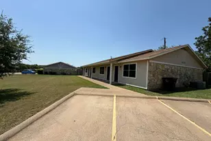 1410 Courtney Pl, Cleburne, TX 76033 - Photo 4