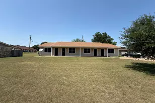 1410 Courtney Pl, Cleburne, TX 76033 - Photo 2