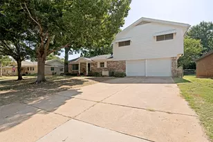 511 Simmons Dr, Euless, TX 76040 - Photo 1