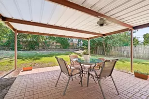 511 Simmons Dr, Euless, TX 76040 - Photo 10