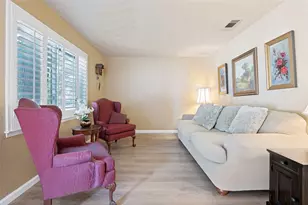 511 Simmons Dr, Euless, TX 76040 - Photo 4