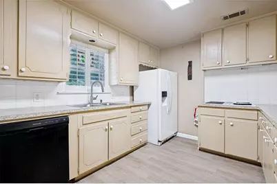 511 Simmons Drive, Euless, TX 76040 - Photo 6