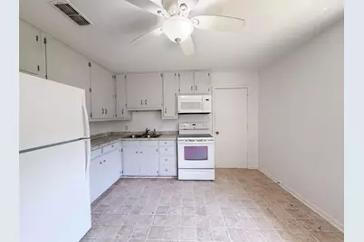 1213 S Ridgeway Drive, Cleburne, TX 76033 - Photo 2