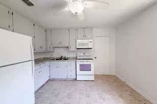 1213 S Ridgeway Dr, Cleburne, TX 76033 - Photo 2