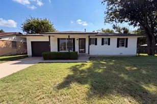 1213 S Ridgeway Dr, Cleburne, TX 76033 - Photo 1