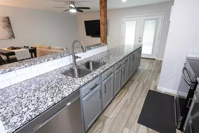 7021 Greenview Circle N, Fort Worth, TX 76120 - Photo 4