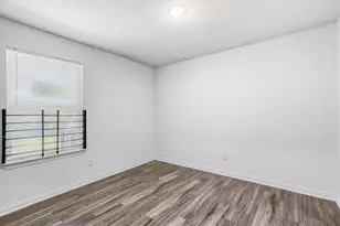 2013-2015 J B Jackson Jr Blvd, Dallas, TX 75210 - Photo 4