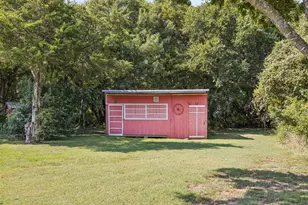 201 Oakwood Dr, Lancaster, TX 75146 - Photo 10