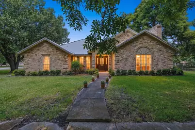 301 Paris Street, Pecan Gap, TX 75469 - Photo 1