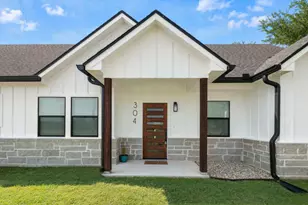 304 E Adams St, Riesel, TX 76682 - Photo 4