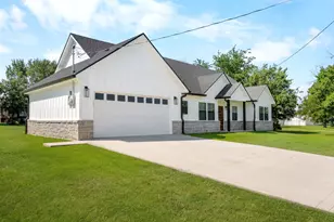 304 E Adams St, Riesel, TX 76682 - Photo 2