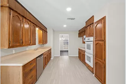 2001 San Jacinto Drive, Arlington, TX 76012 - Photo 4