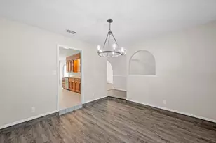 2001 San Jacinto Dr, Arlington, TX 76012 - Photo 10