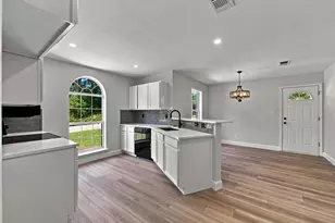 105 E Foggle St, Athens, TX 75751 - Photo 10