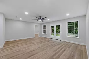 105 E Foggle St, Athens, TX 75751 - Photo 8