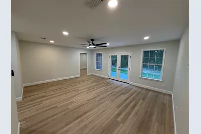 105 E Foggle Street, Athens, TX 75751 - Photo 2