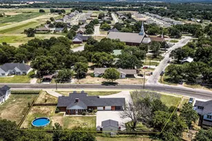 405 N Wickham St, Alvord, TX 76225 - Photo 4