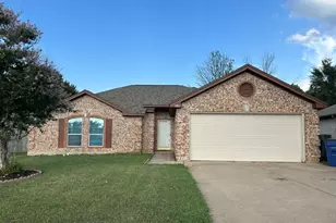 1012 High Crest Dr, Azle, TX 76020 - Photo 1
