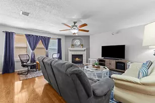 1017 Lake Trail Dr, Little Elm, TX 75068 - Photo 6