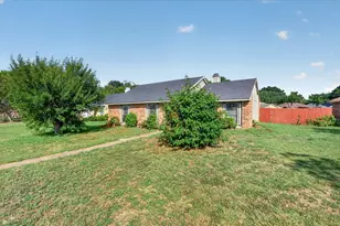 481 Weaver St, Cedar Hill, TX 75104 - Photo 2