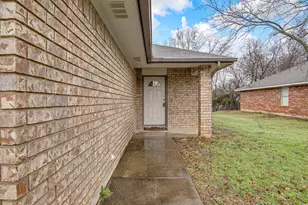 116 Honey Bee Dr, Joshua, TX 76058 - Photo 2