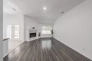 913 Mill Spring Dr, Garland, TX 75040 - Photo 6