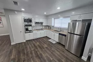 304 Salem Dr, Euless, TX 76039 - Photo 6