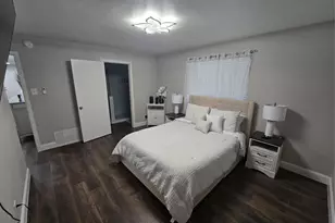 304 Salem Dr, Euless, TX 76039 - Photo 10