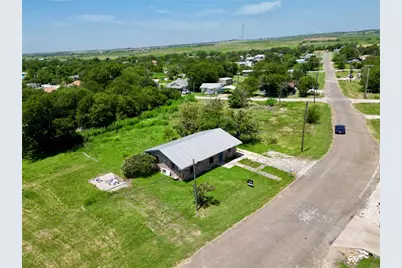 209 Prairie Avenue, Rogers, TX 76569 - Photo 6