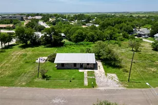 209 Prairie Ave, Rogers, TX 76569 - Photo 4