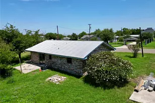 209 Prairie Ave, Rogers, TX 76569 - Photo 2