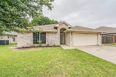 137 Roberts Drive, Saginaw, TX 76179 - Photo 2