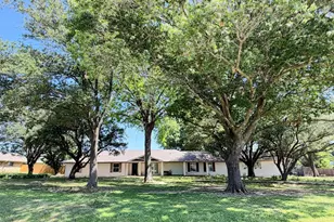 400 Shiloh Dr, Lucas, TX 75002 - Photo 2