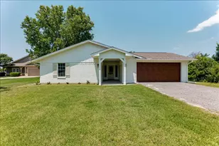 104 Pontiac Dr, Lake Kiowa, TX 76240 - Photo 1