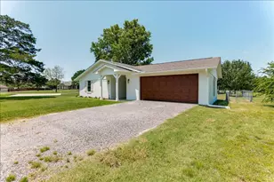 104 Pontiac Dr, Lake Kiowa, TX 76240 - Photo 2
