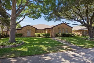 10014 Hickory Crossing, Dallas, TX 75243 - Photo 2