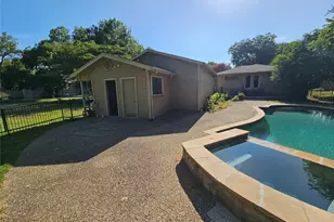726 S Lindsay St, Gainesville, TX 76240 - Photo 6