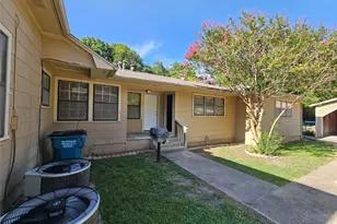726 S Lindsay St, Gainesville, TX 76240 - Photo 2