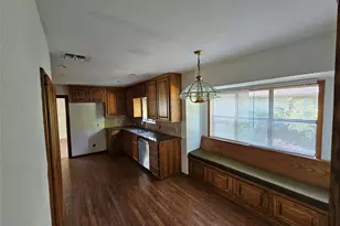 726 S Lindsay St, Gainesville, TX 76240 - Photo 16