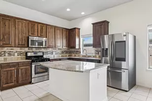 2117 Gregory Creek Dr, Little Elm, TX 75068 - Photo 4