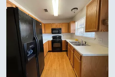 27 E Mountain Creek Court #5, Grand Prairie, TX 75052 - Photo 4