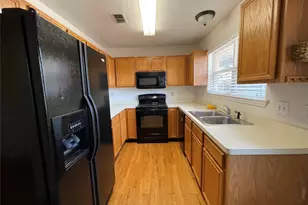 27 E Mountain Creek Ct, Grand Prairie, TX 75052 - Photo 4
