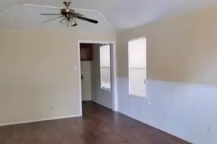 105 E Tyler St, Ennis, TX 75119 - Photo 2