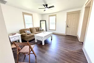707 Reynolds St, Goldthwaite, TX 76844 - Photo 4