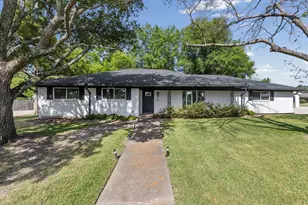 112 Royal Ln, Commerce, TX 75428 - Photo 2