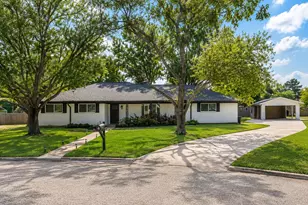 112 Royal Ln, Commerce, TX 75428 - Photo 1
