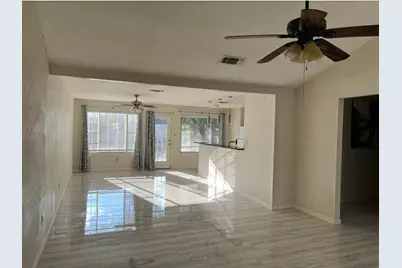 802 Matthews Court, Arlington, TX 76012 - Photo 4
