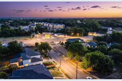 1735 E Waco, Dallas, TX 75216 - Photo 2