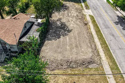 1735 E Waco, Dallas, TX 75216 - Photo 1